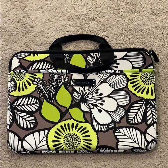 Vera Bradley Accessories - LIKE NEW Vera Bradley Laptop Case